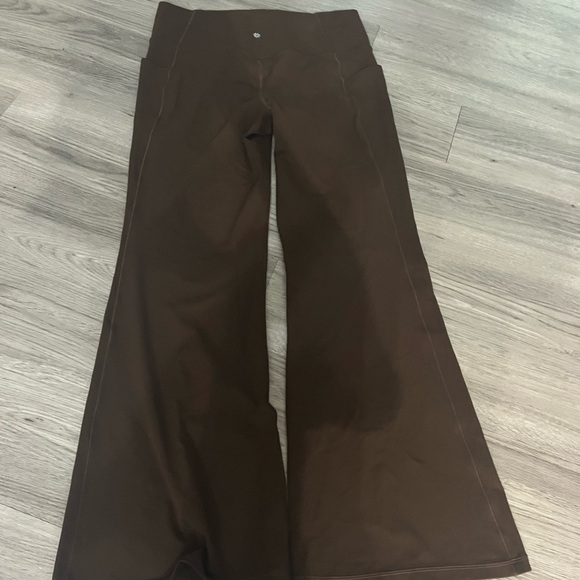 LIKE NEW Athleta Salutation Stash Flare Pant Toasted Brown - Picture 7 of 7